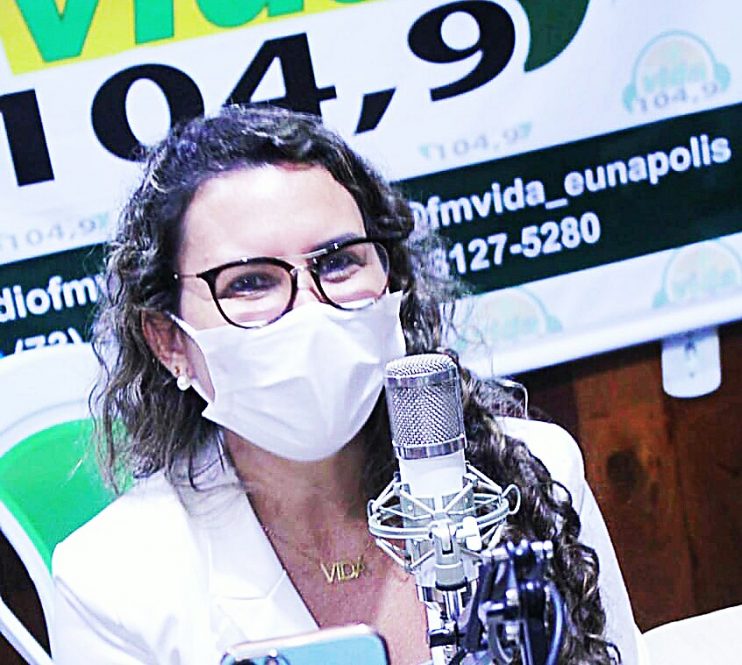 Prefeita de Eunápolis concede entrevista à Rádio 104 FM (Vida) 5