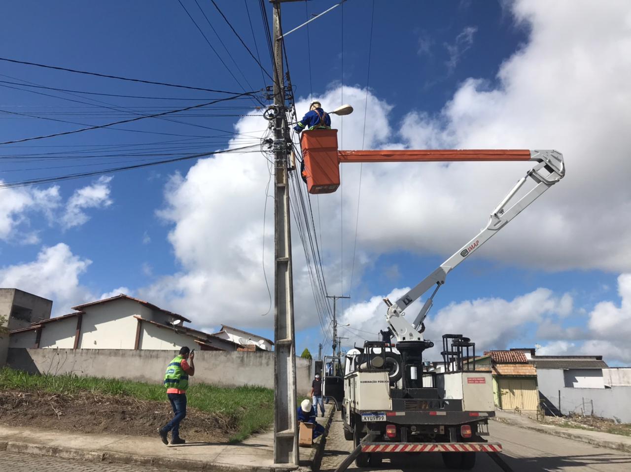 Prefeitura de Eunápolis inicia requalificação da iluminação pública no município 6