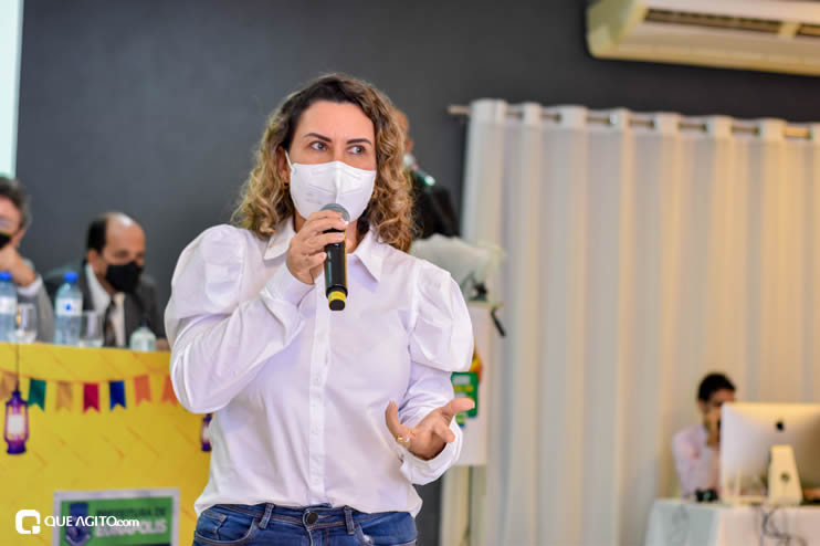 Prefeita Cordélia anuncia durante coletiva de imprensa, a Live São João se Encontra com Pedrão em Eunápolis 65