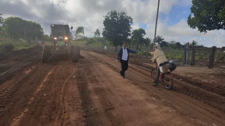 Prefeitura intensifica patrolamento em estradas e ramais da zona rural de Eunápolis 6