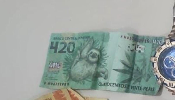 Nota de R$ 420 com desenho de bicho-preguiça e maconha apreendida 6