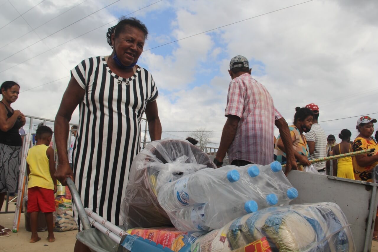 Ação social beneficia 700 famílias com itens de alimentação e higiene no bairro Alecrim I 8