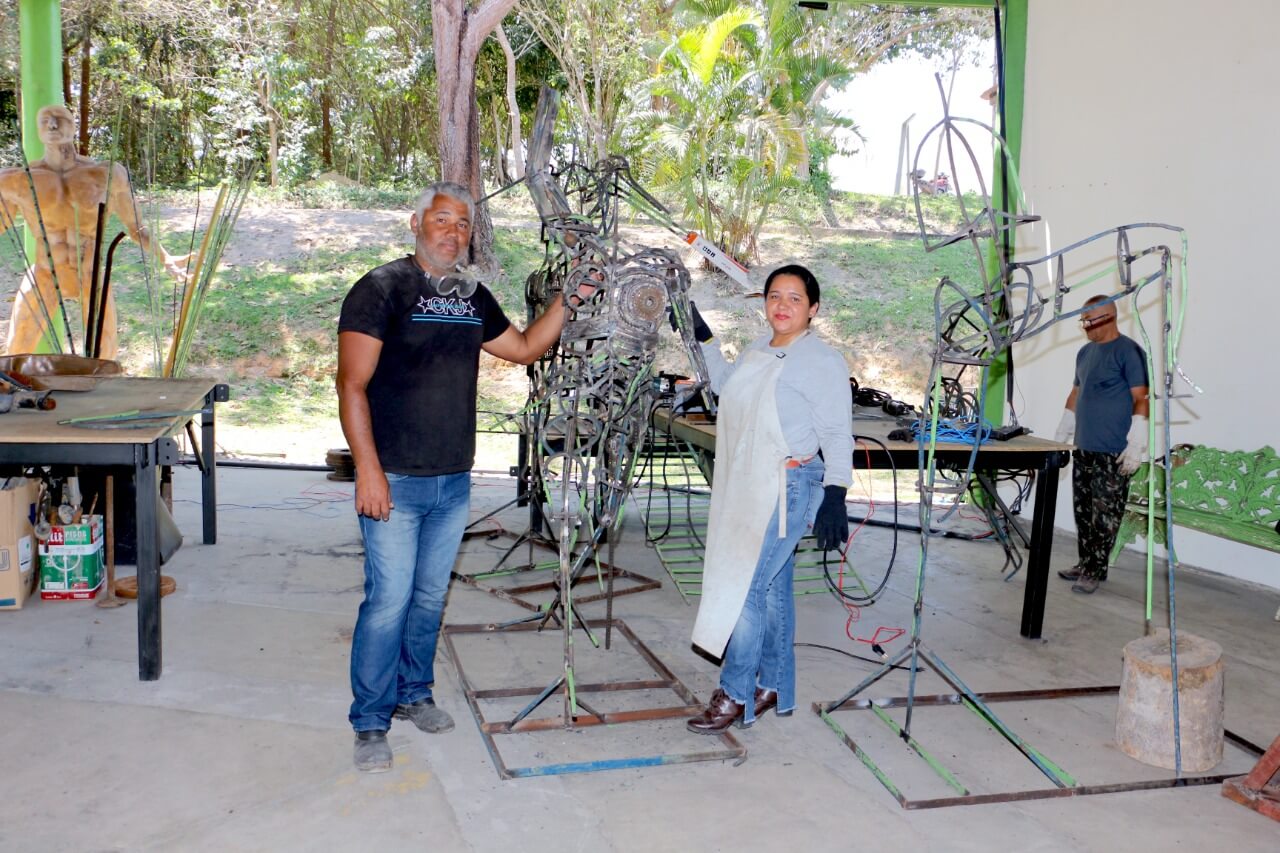 Prefeita Cordélia Torres prestigia curso pioneiro de esculturas em Eunápolis 7