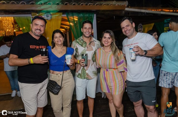 Péricles atrai milhares de foliões para o primeiro episódio do Pagode Prime na Area Beach 240