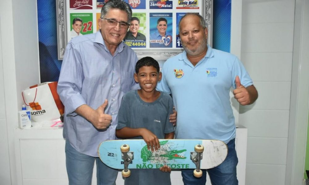 Prefeitura de Porto Seguro concede bolsa atleta ao skatista Rhywan Cunha