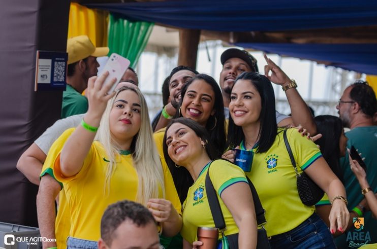 Walber Luiz, Júlio Cardozzo e Dande Maisk animam festa da Copa na Area Beach 142