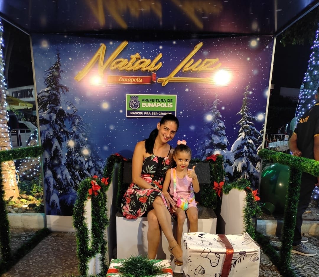 Encerramento do Natal Luz encanta público com apresentações na Vila do Papai Noel 5