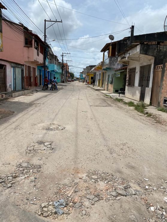 Rua 27 de Maio, no Baianão, recebe novo asfalto 8