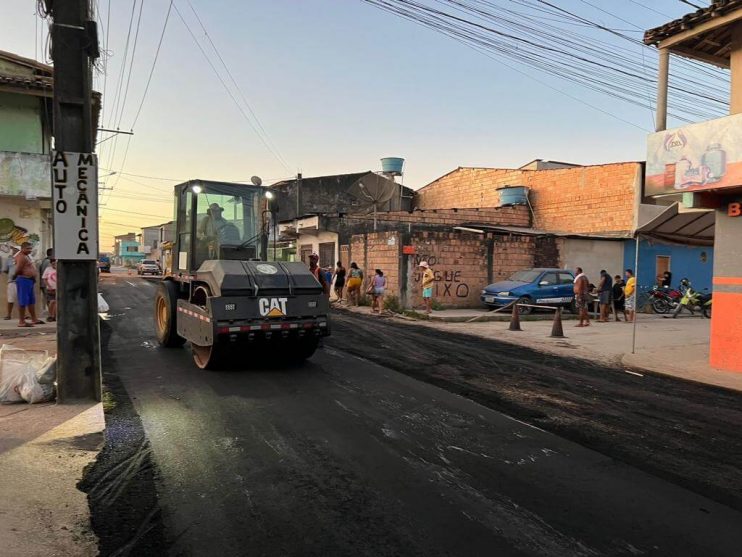 Rua 27 de Maio, no Baianão, recebe novo asfalto 11