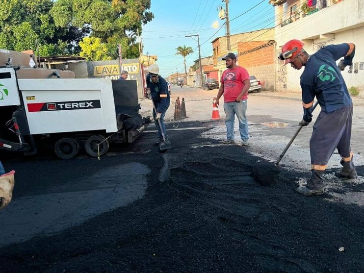 Rua 27 de Maio, no Baianão, recebe novo asfalto 14