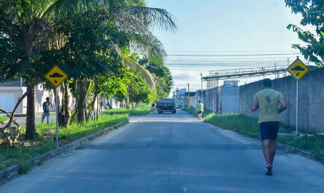 Prefeitura de Eunápolis investe em sinalização para garantir segurança no trânsito 5