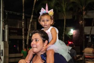 Carnaval de Ilhéus: Bloco 20 Comer e Os Caretas puxam folia e mantêm tradição na Avenida 7