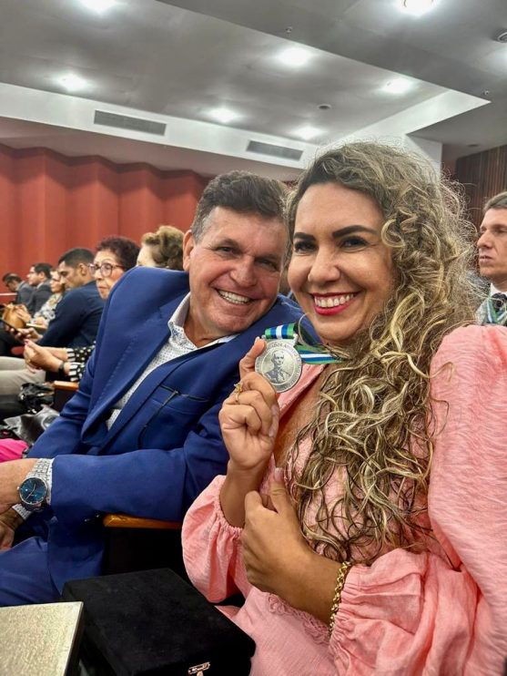 Prefeita Cordélia Torres recebe medalha do Tribunal de Justiça da BA pelo sucesso do programa Escritura Legal (REURB) em Eunápolis 14