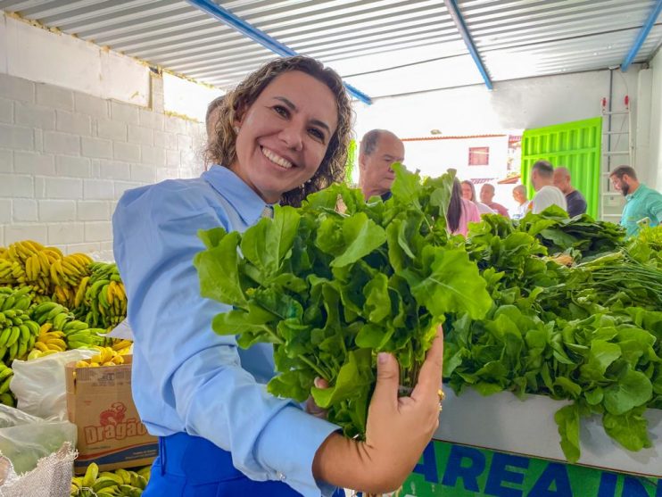 Prefeita Cordélia Torres acompanha primeira aquisição e distribuição de alimentos do PAA 2023 17