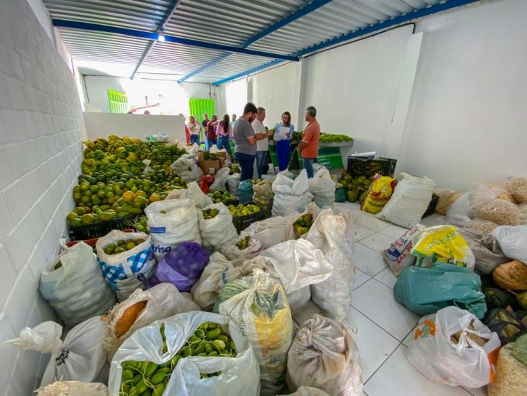 Prefeita Cordélia Torres acompanha primeira aquisição e distribuição de alimentos do PAA 2023 16