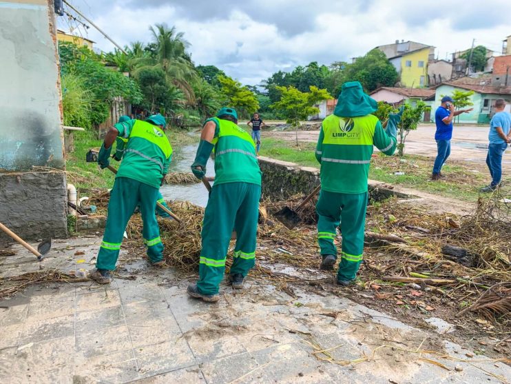 Prefeitura de Eunápolis segue destinando auxílio às famílias afetadas pelas chuvas 6