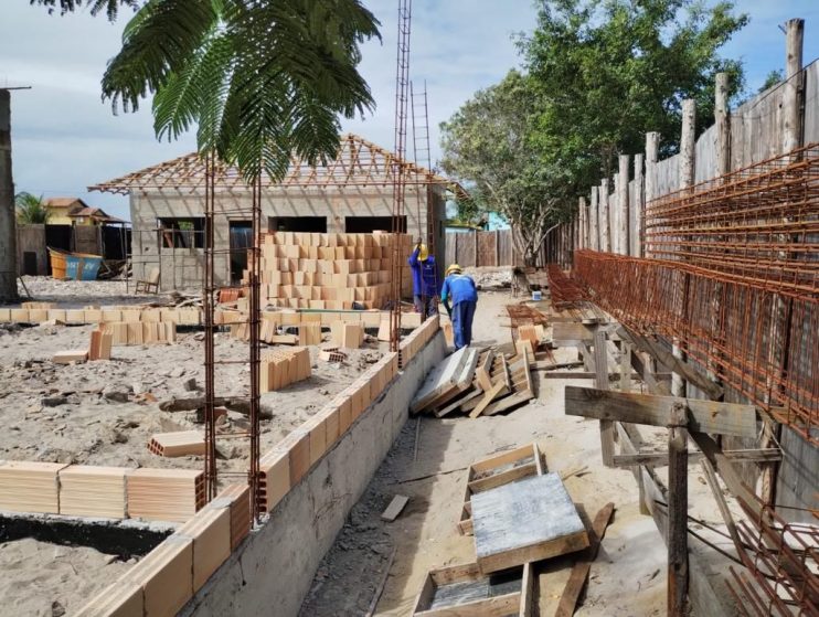 Continuam as obras de construção da Escola Municipal de Caraíva 12