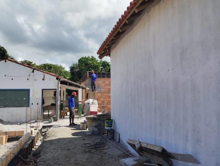 Continuam as obras de construção da Escola Municipal de Caraíva 10