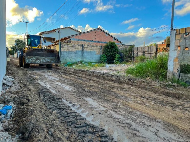 Prefeita Cordélia Torres visita início da pavimentação do Alecrim I e outras obras em Eunápolis 23