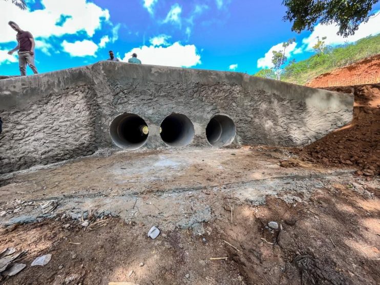 Prefeita Cordélia Torres vistoria construção de pontes na zona rural de Eunápolis 16