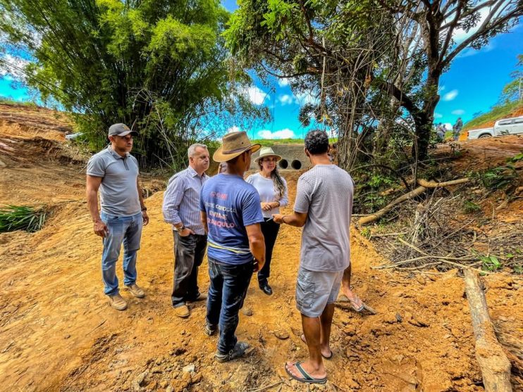 Prefeita Cordélia Torres vistoria construção de pontes na zona rural de Eunápolis 11