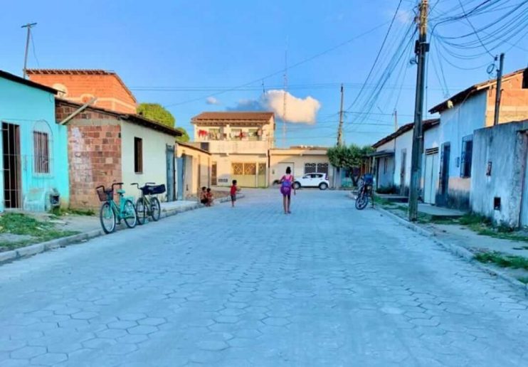 Prefeitura de Eunápolis conclui pavimentação da Rua João de Barro no Moisés Reis 7