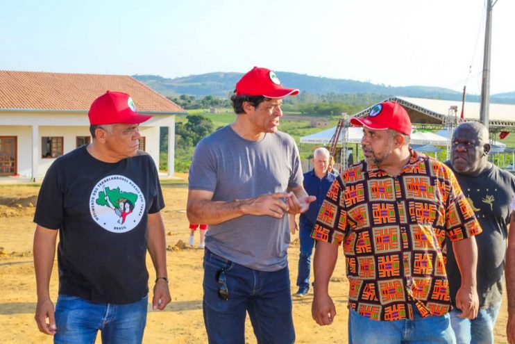 Deputado Valmir Assunção recebe jogador Raí no extremo sul da Bahia 4