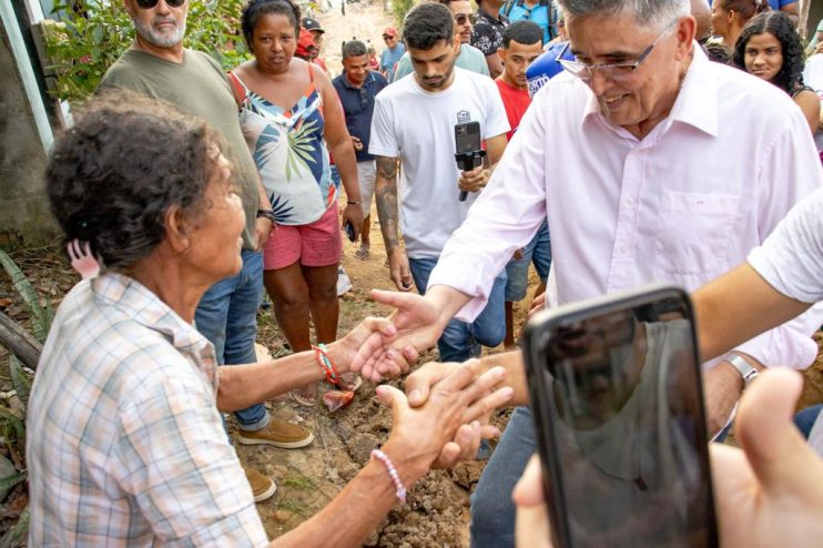 Prefeito Jânio Natal vistoria obras de pavimentação no bairro Paraguai 19