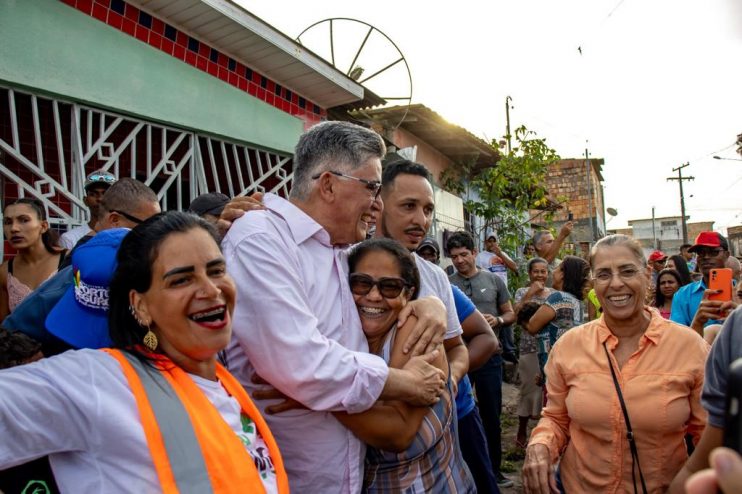 Prefeito Jânio Natal vistoria obras de pavimentação no bairro Paraguai 12