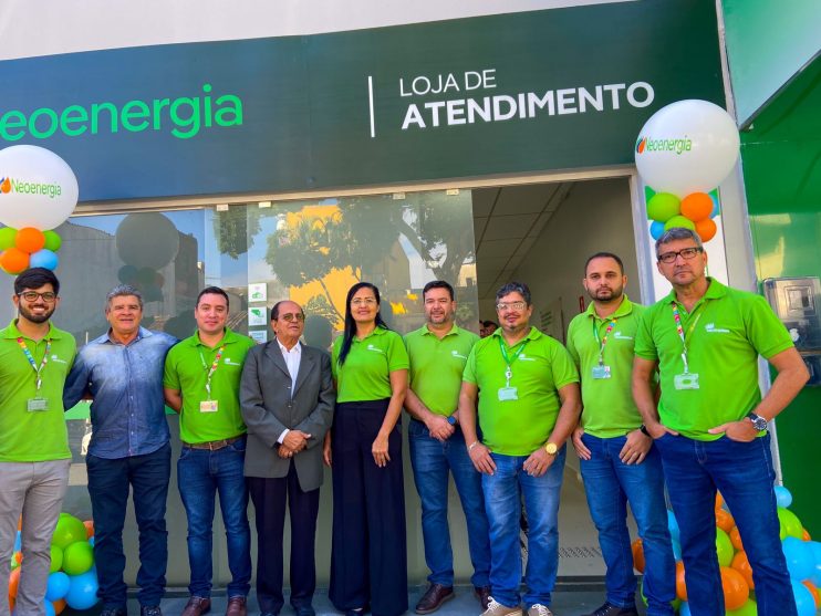 Prefeita Cordélia Torres se reúne com diretoria da Coelba após inauguração da nova loja da empresa em Eunápolis 11