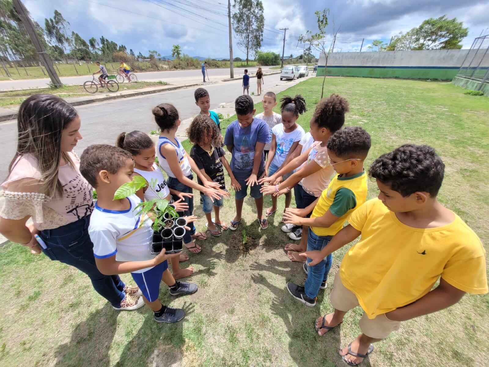 Escola da rede municipal de ensino promove Dia da Árvore com ações significativas em Eunápolis 7