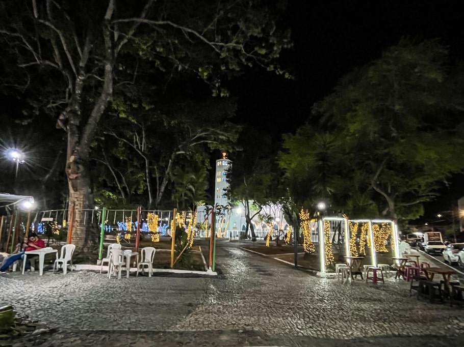 Decoração do Natal Luz na Praça da Matriz encanta moradores de Eunápolis 7