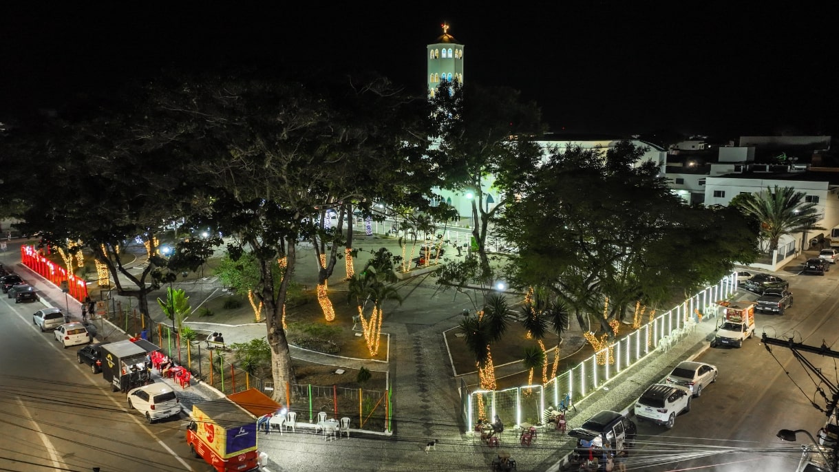 Decoração do Natal Luz na Praça da Matriz encanta moradores de Eunápolis 6