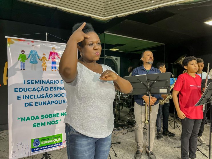 1º Seminário de Educação Especial e Inclusão Social recebe palestra de Cláudio Vieira em Eunápolis 13