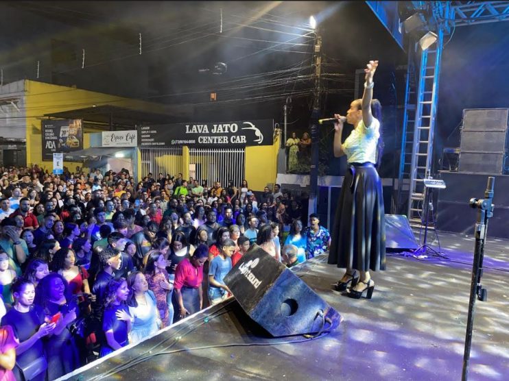Prefeitura de Eunápolis promove show gospel na noite de abertura das comemorações do 36º aniversário da cidade 11
