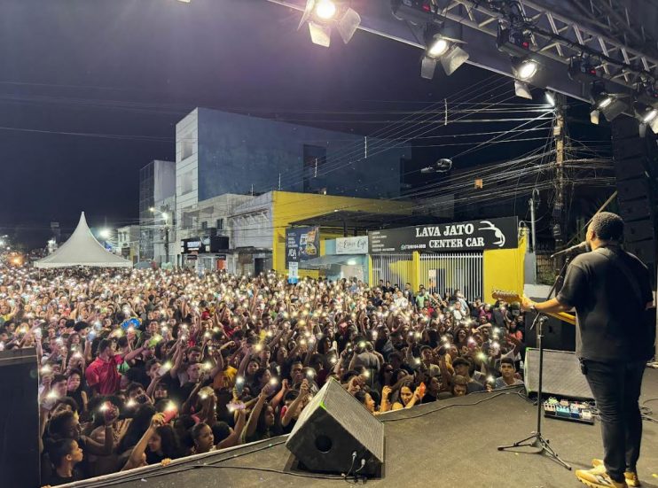 Prefeitura de Eunápolis promove show gospel na noite de abertura das comemorações do 36º aniversário da cidade 24