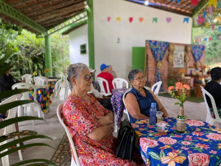 Prefeitura de Eunápolis promove Arraiá da Melhor Idade, para idosos, no Parque Gravatá 13