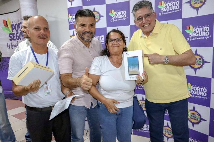 Prefeitura de Porto Seguro entrega tablets para Agentes Comunitários de Saúde 18