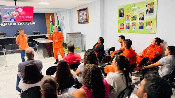 Prefeitura promove treinamento na área da Defesa Civil em parceria com o Corpo de Bombeiros 16