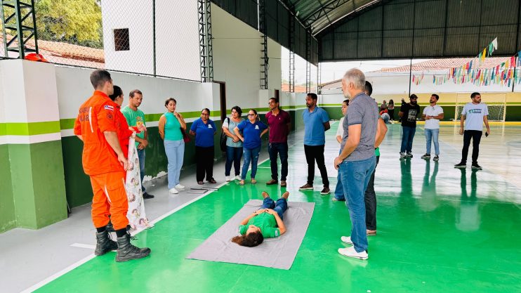 Prefeitura promove treinamento na área da Defesa Civil em parceria com o Corpo de Bombeiros 8