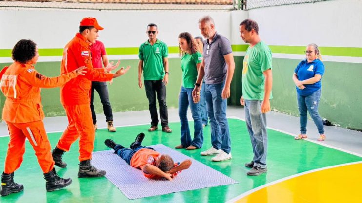 Prefeitura promove treinamento na área da Defesa Civil em parceria com o Corpo de Bombeiros 12