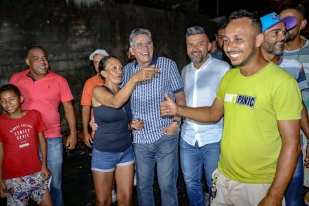 Prefeito Jânio Natal realiza visita técnica às obras de pavimentação no bairro Casas Novas 4