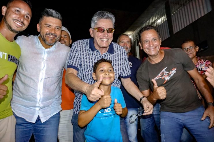 Prefeito Jânio Natal realiza visita técnica às obras de pavimentação no bairro Casas Novas 21