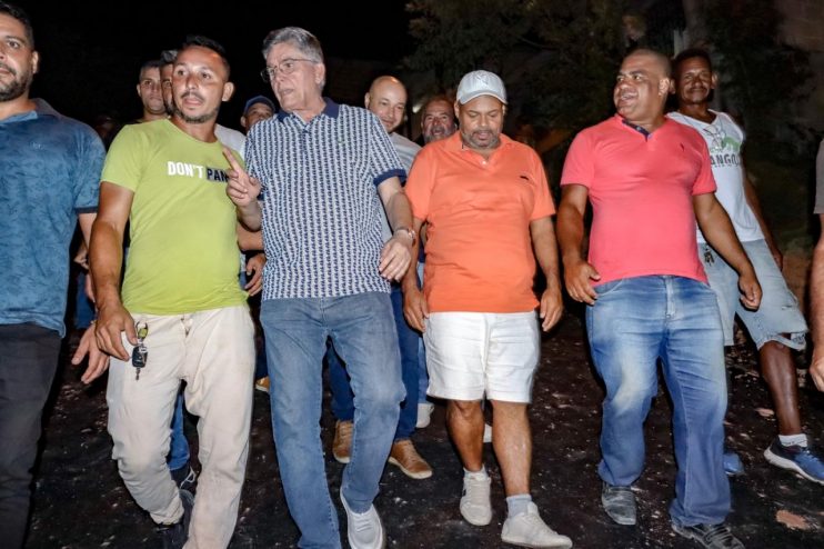 Prefeito Jânio Natal realiza visita técnica às obras de pavimentação no bairro Casas Novas 20