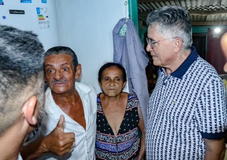 Prefeito Jânio Natal realiza visita técnica às obras de pavimentação no bairro Casas Novas 15