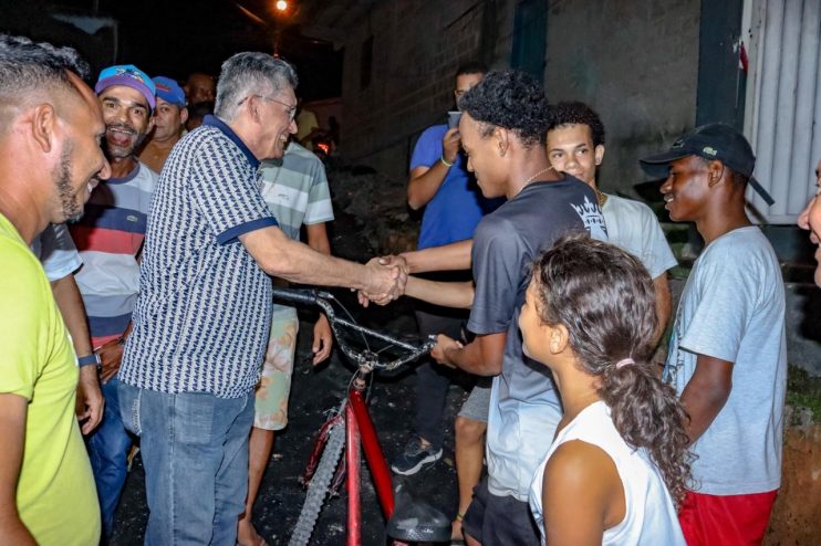 Prefeito Jânio Natal realiza visita técnica às obras de pavimentação no bairro Casas Novas 22