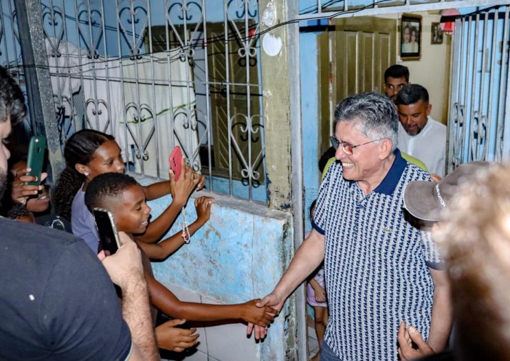 Prefeito Jânio Natal realiza visita técnica às obras de pavimentação no bairro Casas Novas 12