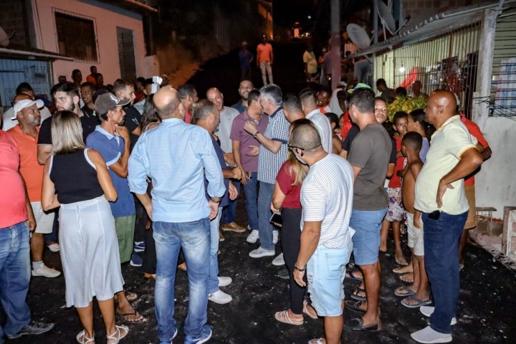 Prefeito Jânio Natal realiza visita técnica às obras de pavimentação no bairro Casas Novas 11