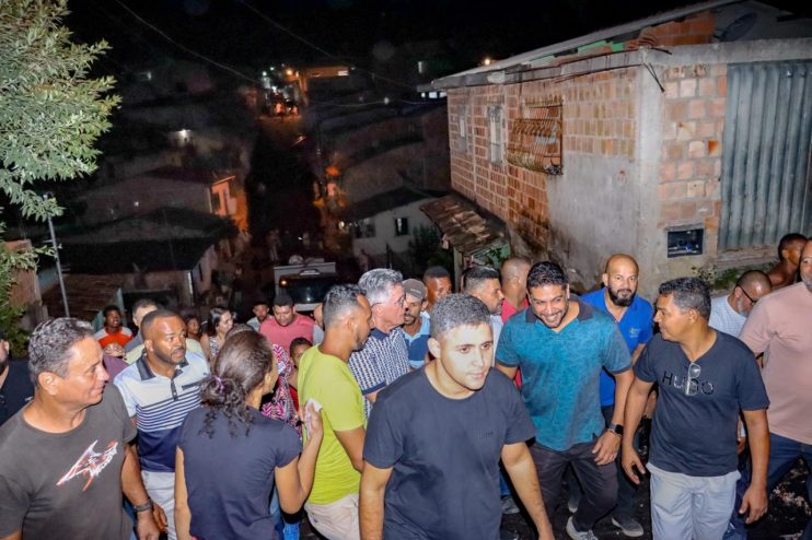 Prefeito Jânio Natal realiza visita técnica às obras de pavimentação no bairro Casas Novas 10