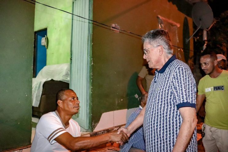 Prefeito Jânio Natal realiza visita técnica às obras de pavimentação no bairro Casas Novas 9